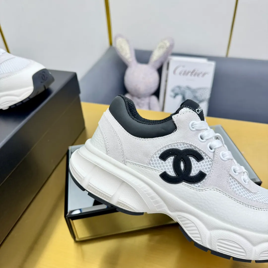 👟👟Ex-factory price 600👟👟 Upgraded version, upgraded version, upgraded version! No rebuttal accepted! ! ! ! Chanel Chanel dad shoes, couples' model for men and women - 2025 top casual sports shoes in the counter. This classic design; the upper is electro-embroidered with various techniques; ❷The inner lining is made of: original Yangli + net ❸The outsole is based on: the original TPU combination outsole. The full set of boutique packaging for women 35–41